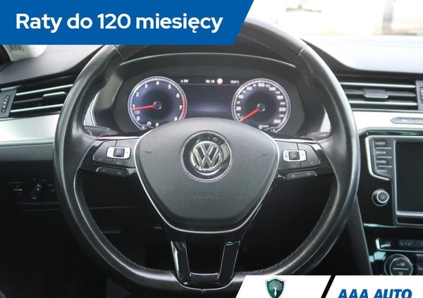 Volkswagen Passat cena 58000 przebieg: 230421, rok produkcji 2015 z Świnoujście małe 191